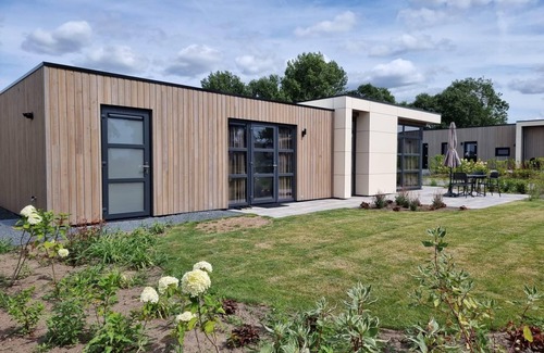 Velsen-Zuid House | Chalet with 2 bedrooms and a terrace