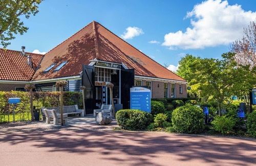 Velsen-Zuid House | Chalet with 2 bedrooms and a terrace