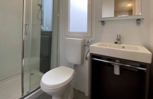 Dordtse Biesbosch Ski Chalet | Chalet with 2 bedrooms, a terrace and a hottub