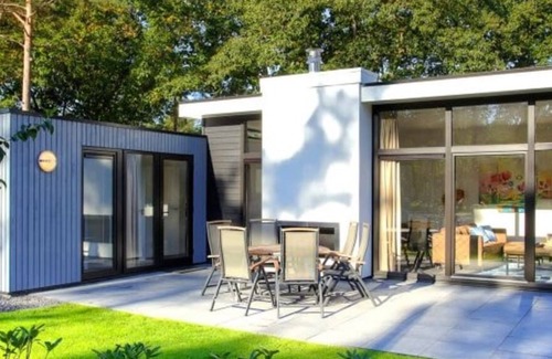 Kaatsheuvel Ski Chalet | Chalet with 3 bedrooms and a terrace