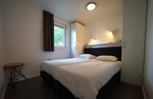 Dordtse Biesbosch Ski Chalet | Chalet with 3 bedrooms and terrace