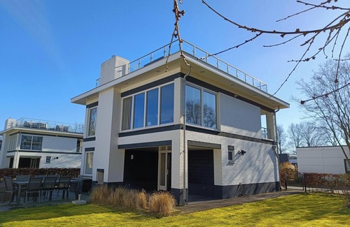Hulshorst House | Chalet with 4 bedrooms and a terrace