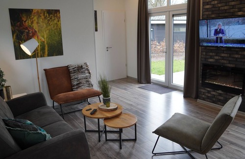 Bosgebied Hoenderloo House | Chalet with decorative fireplace, near Veluwe