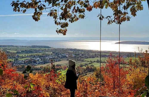 Saint-Joachim Ski Chalet | Chalet with exceptional view of the St. Lawrence