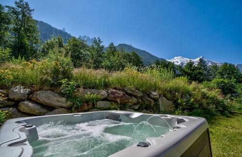Chamonix City Centre Ski Chalet | Chalet with Hot Tub & Sauna near Chamonix Centre