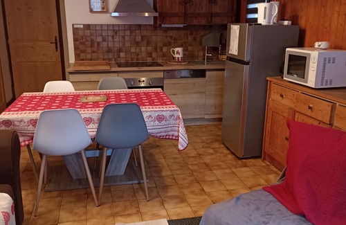 Les Bossons Apartment | CHALET WITH GARDEN AND SPLENDID VIEW CHAINE MONT BLANC CHAMONIX BOSSONS. WIRELESS