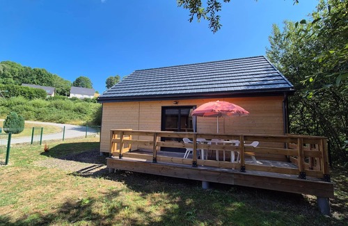 La Tour-dʼAuvergne Ski Chalet | Chalet with terrace and garden 5 minutes from the village, near lake and ski resorts