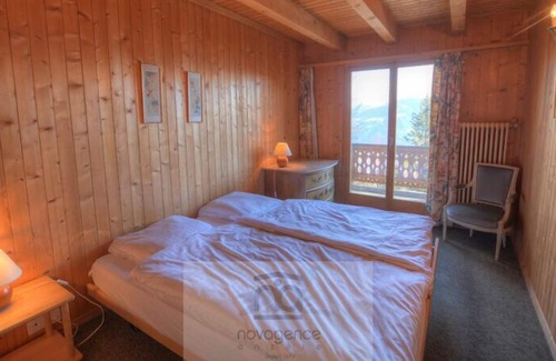 Anzere Ski Chalet | Chalet with : Ground floor : 1 bedroom with 1 bunk beds + washbasin, 2 bedrooms with 1 bunk beds ea