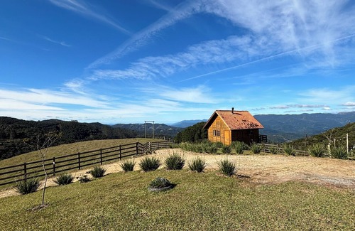 Rancho Queimado Cabin | Chalet with hot tub for couples in Rancho Queimado