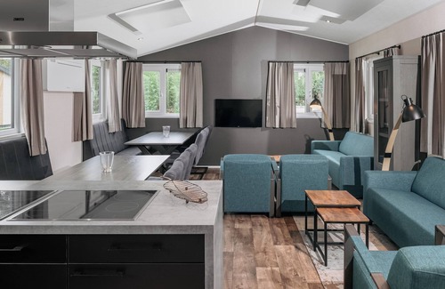 Zuideinde Ski Chalet | Chalet with Private Jetty