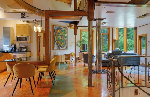 Val David Ski Chalet | Chalet with unique and spectacular architecture!