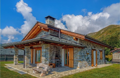 Peglio Ski Chalet | Chalet with wonderful lake view for max 5 people
