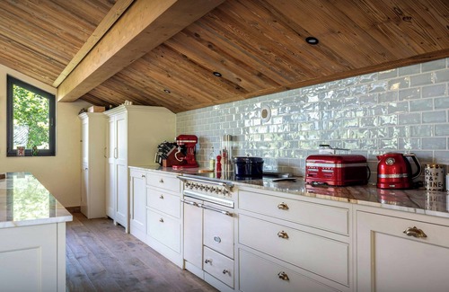 Seez Ski Chalet | Chalet Wonderland - Luxury chalet for 13 with summer pool - OVO Network