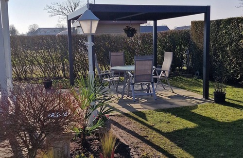 Renesse Ski Chalet | Chalet Zandput in Renesse, on the Julianahoeve campsite, 5 minutes from the beach