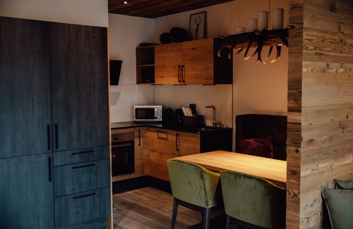 Fuegen Apartment | Chalet 'Zillertal Juwel' with Mountain View, Balcony and Wi-Fi