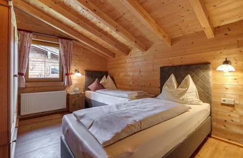 Fuegen Ski Chalet | Chalets Almdorf Zillertal, Fügen