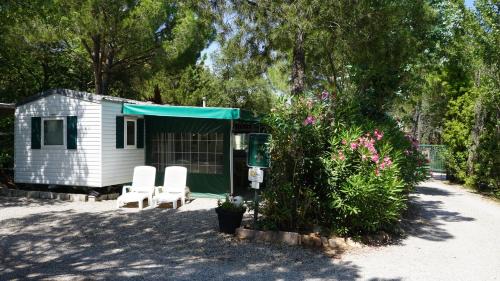 Roquebrune-sur-Argens Other | Chalets met buitenkeuken op Camping Leï Suves - JoyCasa