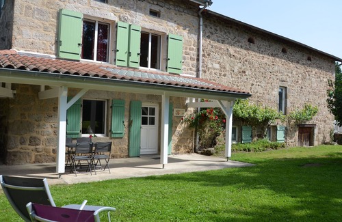 Saint-Pal-De-Mons Cottage | Chaleureuse ferme rénovée avec jardin clos, près de Lyon et St Etienne, idéale pour familles et télétravail