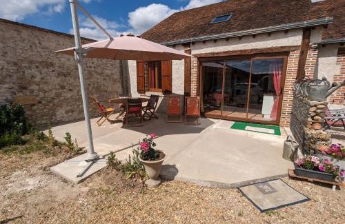 Bonnee House | Chaleureux Gîte avec Terrasse à Proximité de la Loire et des Sites Touristiques - FR-1-590-433