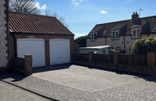 Flamborough Cottage | Chalk Cottage at Flamborough, Yorkshire Coast, Four Star Accomodation. Sleeps 5