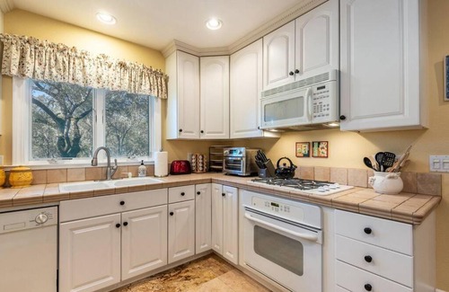 Healdsburg House | Chalk Hill Cottage - 1 BR w/ Sleeper Sofa