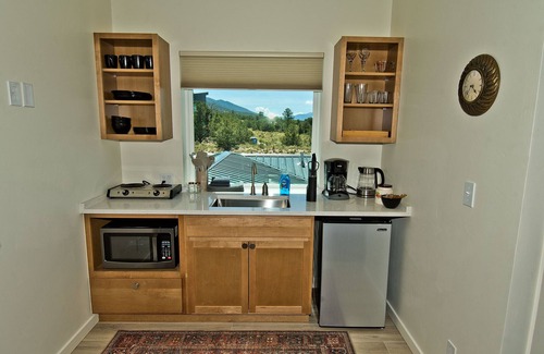 Crestone Apartment | Challenger Views on Ridgecrest: Upstairs Suite