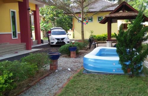 Kampung Semut Api Hotel | Challet Chengal