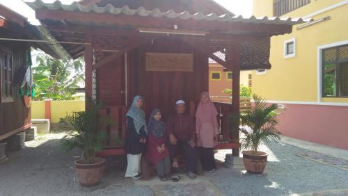 Kampung Semut Api Hotel | Challet Chengal
