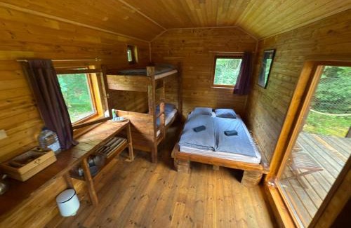 Vselibice House | Chaloupka na jehličí