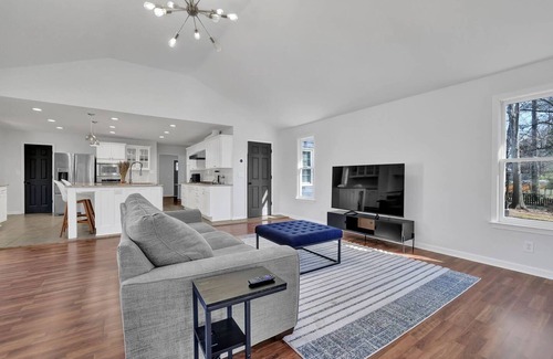 Chamblee House | Chamblee Retreat 3BR Home w Spacious Porch