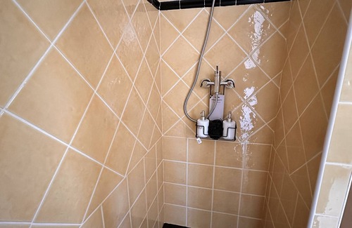 Saint-Cezaire-sur-Siagne Bed & Breakfast | Chambre Avec Suite