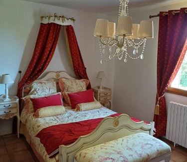 Saint-Saturnin-les-Avignon Bed & Breakfast | Chambre d hôte Lavande "Au fond du jardin"
