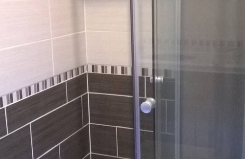 Caumont l'Evente House | Chambre à Louer 2 Personnes Avec Salle D'eau et WC Privatifs
