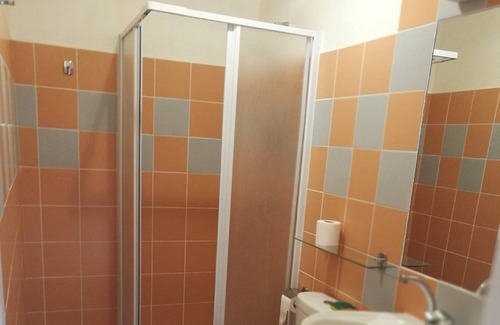 Pailherols House | Chambre 5-Twin room-Private Bathroom-Garden view