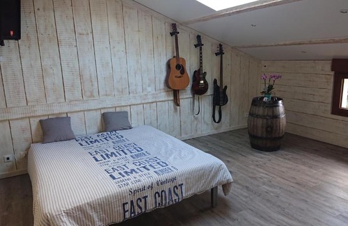Fay House | Chambre a louer proche circuit 24h du mans