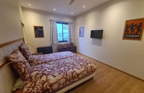 La Ferte-Saint-Aubin Bed & Breakfast | Chambre Amédée PMR chic avec Wi-Fi et petit déjeuner inclus - FR-1-590-479