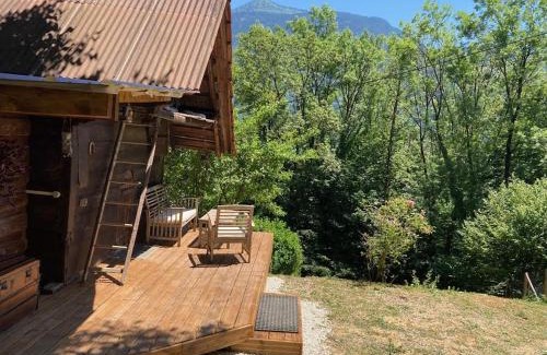 La Celle-sous-Gouzon Ski Chalet | Chambre atypique dans mazot savoyard