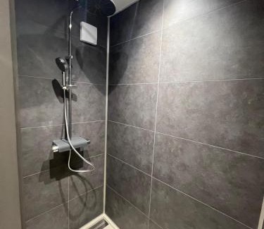 Castelnau-sur-l'Auvignon Bed & Breakfast | Chambre d'hôtes Le Bol d'Air avec jacuzzi