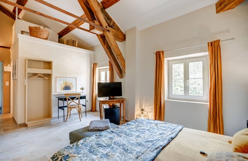Pont-Saint-Esprit House | Chambre d'hôtes Bassin - Provence Occitane