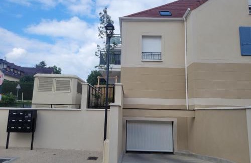 Saint-Witz Apartment | Chambre d'hôte, dans 4 pièces , avec terasse, jardin