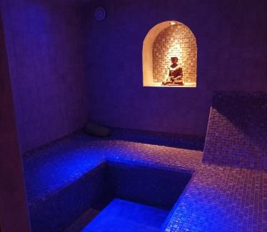 Chazelles-sur-Lyon Bed & Breakfast | Chambre d'hôte avec Hammam et salle de jeux