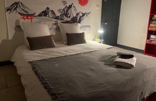 La Valette-du-Var House | Chambre d'Hôtes Kyoto et SdB privée dans une Bastide du XVIIe Siècle
