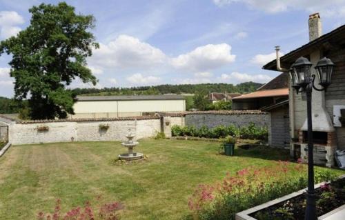 Spoy Bed & Breakfast | Chambre d'hôtes La Fontaine