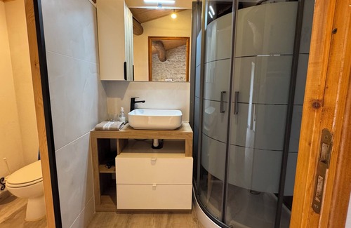 Le Bourdet Apartment | Chambre d'hôtes les Rozières in the Marais Poitevin, swimming pool, family suite