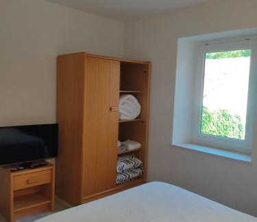 Mazamet Bed & Breakfast | Chambre d'hôtes Zen à Mazamet, avec garage vélos motos