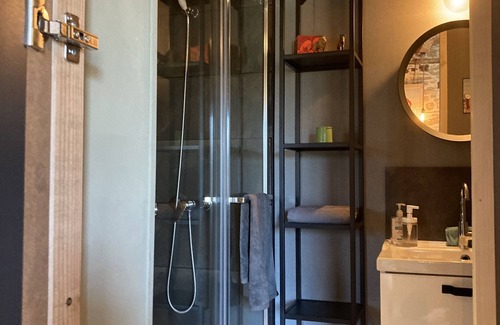 Saint-Cernin-de-Larche Bed & Breakfast | Chambre D'hôtes Familiale sur le Causse Corrézien. Calme Assuré. Tarif Pour 2