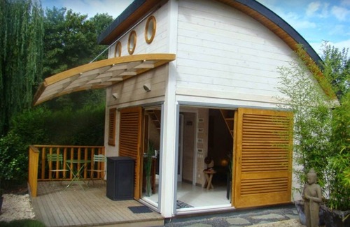 Gussignies Ski Chalet | Chambre d'hôte DOLCE VITA + 2-hour access to aqua relaxation area (2 people)