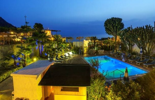 Forio Other | Chambre d'Hôtes ∙ 4 bedrooms ∙ 16 guests