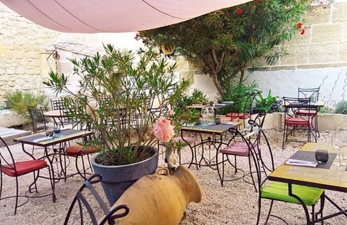 Fontvieille Bed & Breakfast | Chambre d'Hotes Le Bel Oustau
