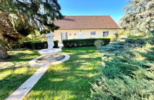 Champagne-au-Mont-d'Or House | Chambre dans villa avec SDB WC et piscine privée